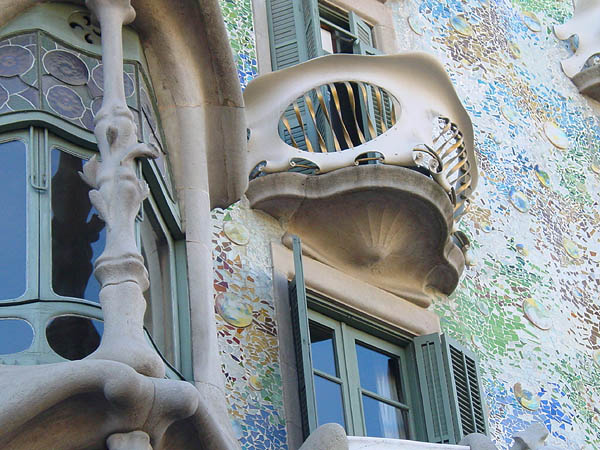 casa batllo barcelona. A close-up of Casa Batlló
