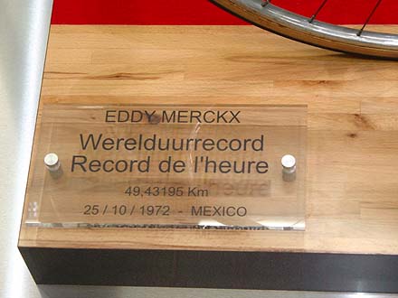 World Record Plaque. Inscription: EDDY MERCKX; Werelduurrecord; Record de l'heure; 49.43195 Km; 25 / 10 / 1972 - MEXICO.