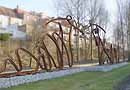 "Calligraphie Ferroviaire" sculpture - two people made of twisted railway tracks